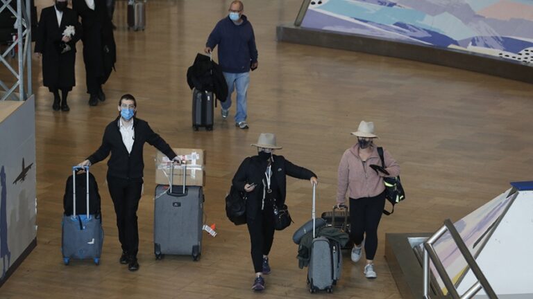 La variante Ómicron representa un gran riesgo para el mundo, así lo advierte la OMS