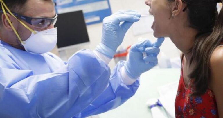 Los casos de Covid-19 en Argentina crecieron 27% en una semana: hubo 43.487