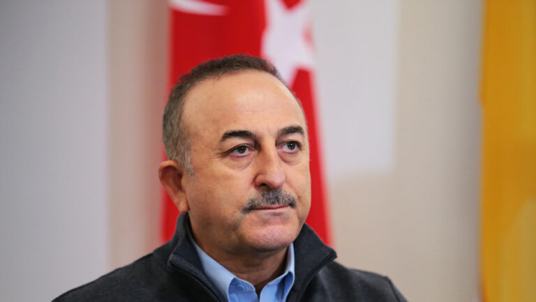 Turquía reitera que la OTAN «no entrará» en el conflicto en Ucrania, pero responderá en caso del «más mínimo ataque a cualquier aliado»