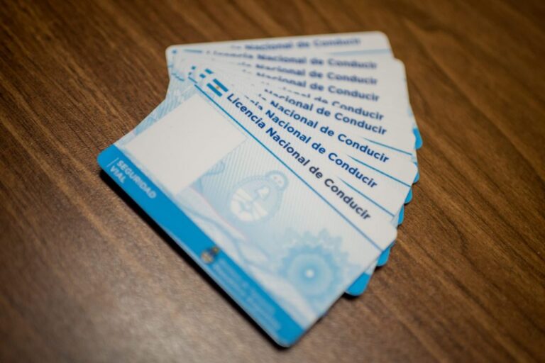 Por falta de insumos a nivel nacional, se registrarán demoras en la emisión de licencias de conducir