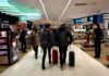Cepo al turismo: el Central prohíbe a los bancos financiar las compras en el free shop