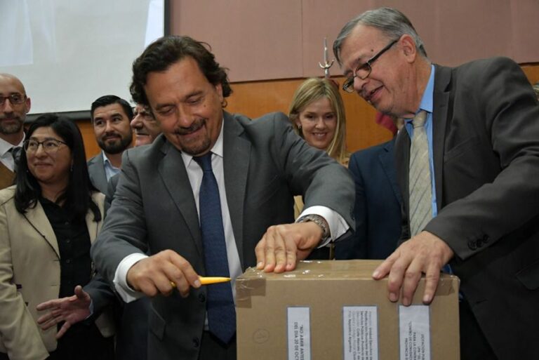 El Gobernador Sáenz se hizo presente en la apertura de sobres para la licitación del Centro de Convenciones de Cafayate