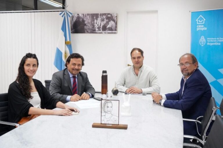 El Gobernador Sáenz mantuvo un encuentro con el secretario de Hábitat de Nación para avanzar con obras para Salta