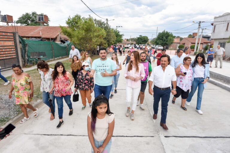 Bettina Romero junto a Sáenz recorrieron obras de pavimentación