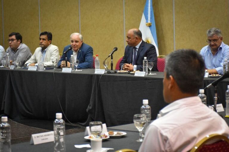 El Gobierno provincial adelantó para enero el inicio de las negociaciones salariales 2023