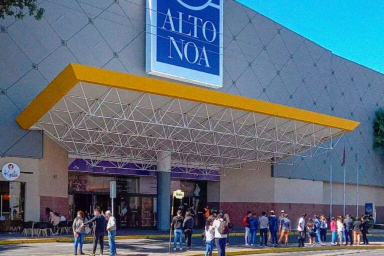 Un puesto de vacunación estará hasta el  jueves en el Alto Noa Shopping