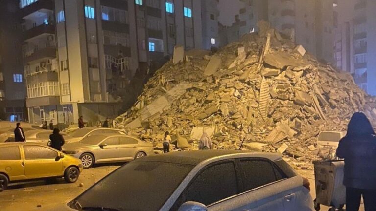 Impresionante terremoto de magnitud 7,8 en Turquía