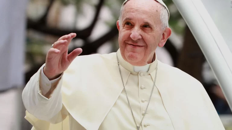 Mejoró la salud del papa Francisco luego de su internación, le bajó la fiebre y se despertó de muy buen humor