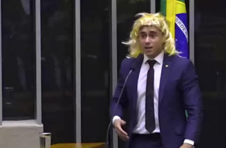 Escándalo en el congreso de Brasil: denuncian a diputado que se puso una peluca y se burló del colectivo trans