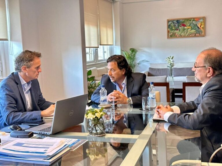 El Gobernador Sáenz junto a Katopodis avanzaron con la firma en las obras de alteo en El Limón y pavimentación de la RN86