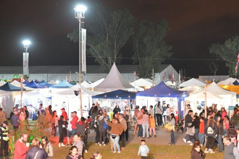 El gobernador Gustavo Sáenz estuvo presente y recorrió la Feria Potencia que convocó a más de mil emprendedores este año