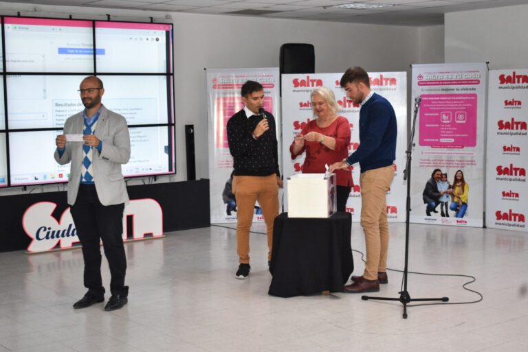 La Municipalidad realizó el sorteo de beneficiarias del programa ‘Salta es tu casa’