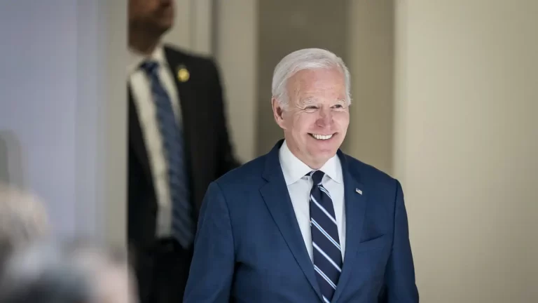 Joe Biden se muestra cada vez más decidido a cruzar las líneas rojas de Vladimir Putin