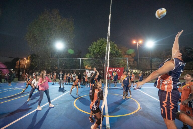 Bettina Romero habilitó un playón deportivo en barrio Lamadrid