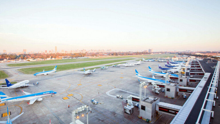 Argentina tiene los vuelos más caros del continente