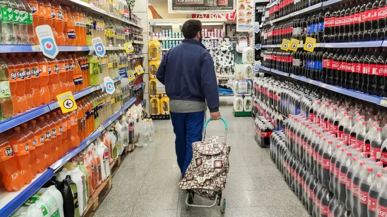 Fueron las bebidas quienes impulsaron la suba de precios de los alimentos en la tercera semana de julio
