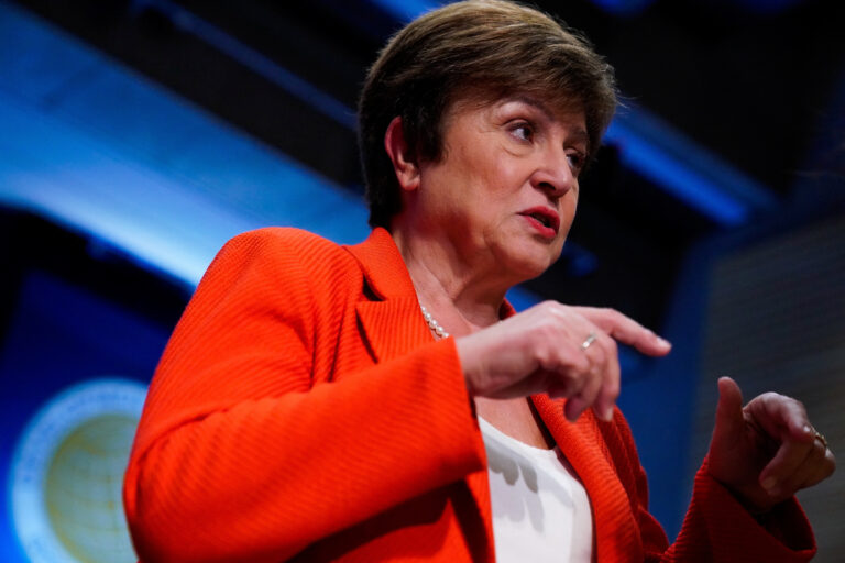 Argentina debe pagarle US$3400 millones al FMI la semana que viene: las tres alternativas que se evalúan