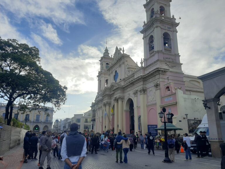 Exitoso operativo de tránsito por la entronización de las imágenes del Milagro