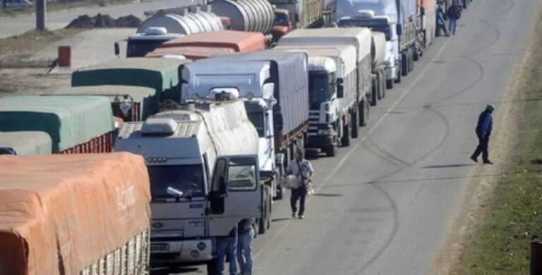 Paro de transportistas y ronda el temor al desabastecimiento