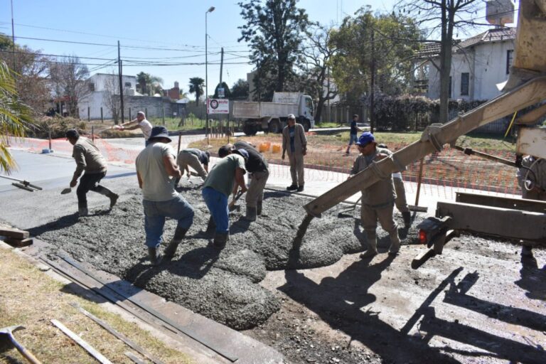 El municipio avanza en la recuperación de calzada en barrio Grand Bourg