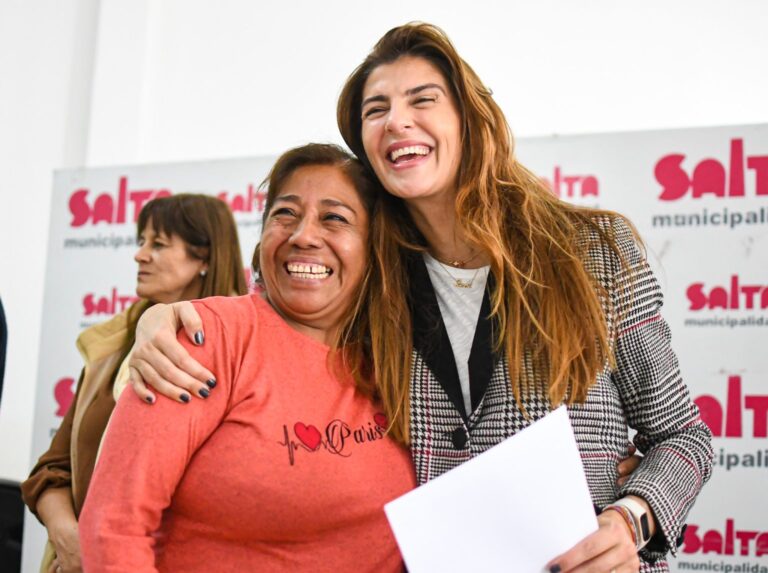 La Municipalidad entregó microcréditos a más de 50 emprendedores de la ciudad