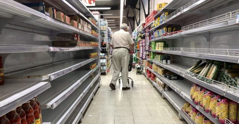 Tres de cada diez supermercados dicen que su stock «está por debajo de lo normal»