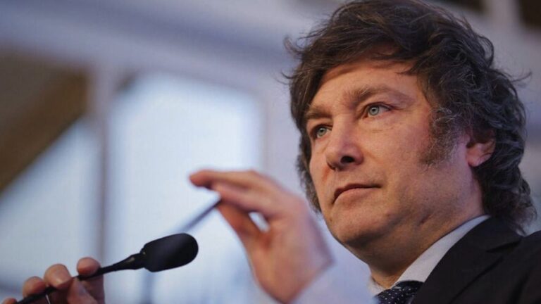 Milei presenta hoy el Presupuesto 2025 con mensajes económicos fuertes: el superávit fiscal no se negocia y hay plata para pagar la deuda