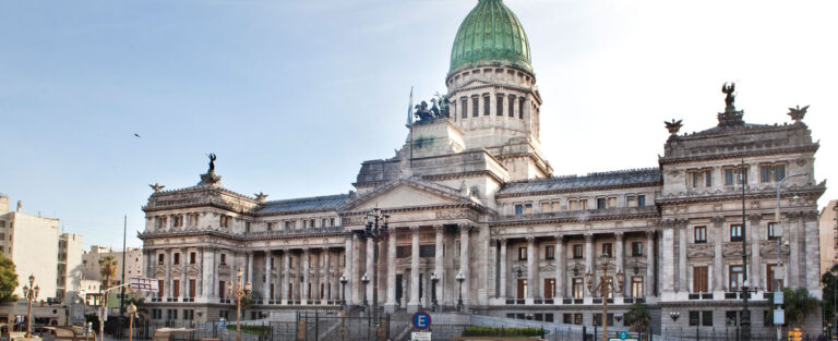 Es el Congreso el que debe ordenar las auditorías en las universidades