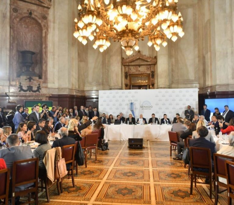 El Gobierno asegura que consiguió dictamen para la Ley Bases y se espera lo mismo para el paquete fiscal