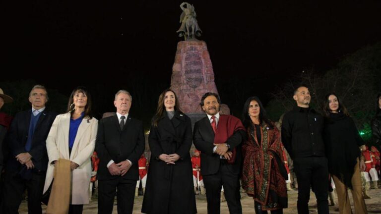 La Guardia bajo las estrellas fue presidida por Sáenz y Victoria Villarruel