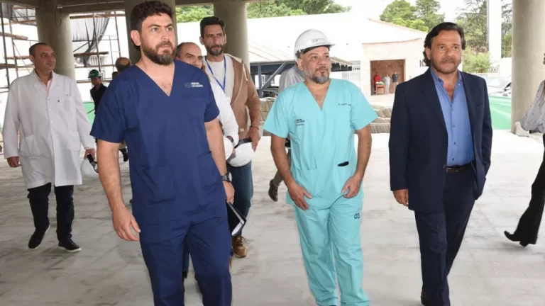 Sáenz supervisó las obras del hospital San Bernardo: “Trabajamos para convertirlo en un ícono de la salud del NOA y NEA”